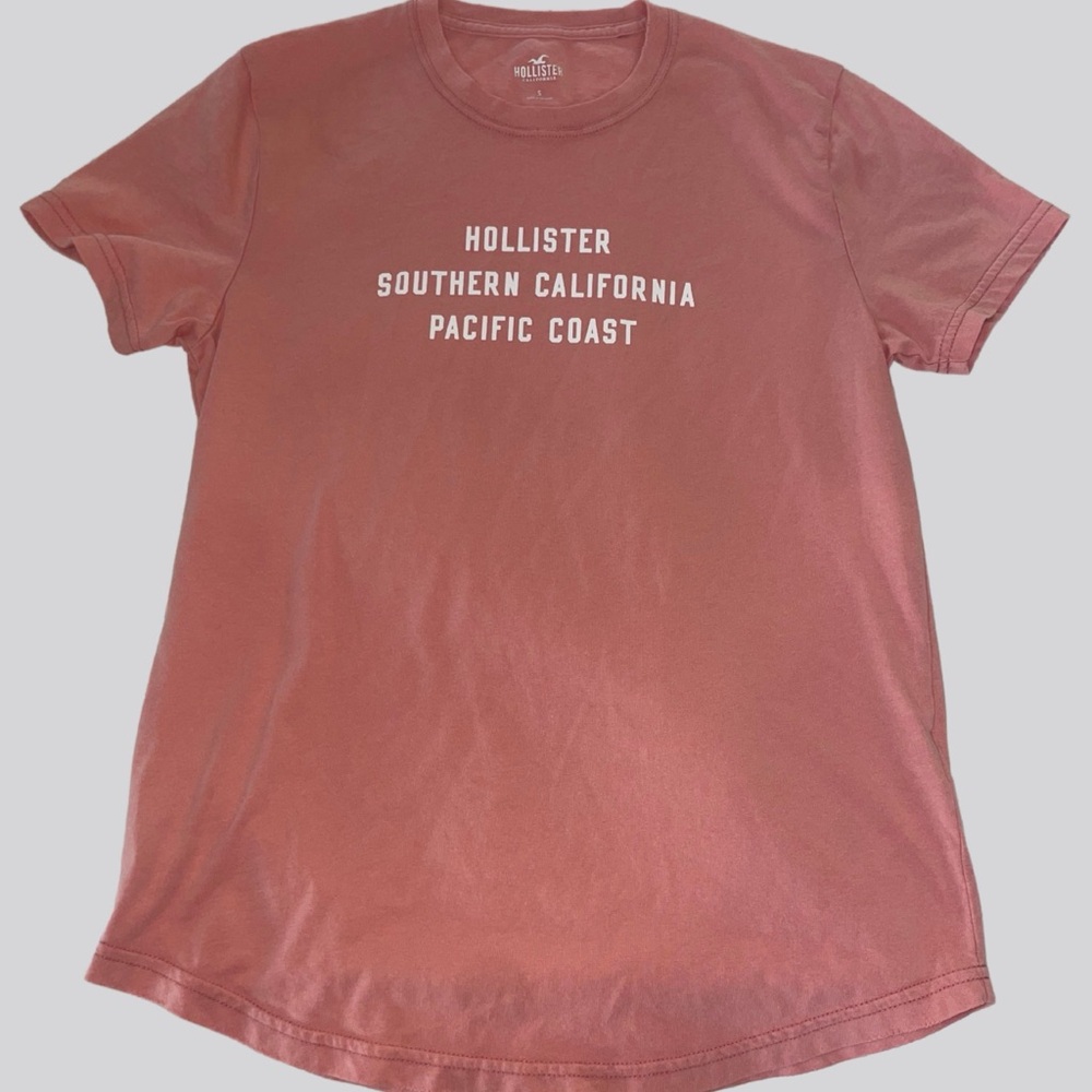 Hollister Women's Pink Graphic Tee